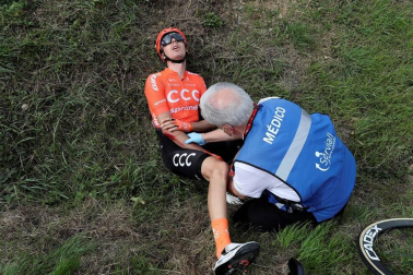 El pelotón tomó la salida desde el Parque del Runa pamplonés, atravesando las calles del casco Antiguo rumbo a Lekunberri en la segunda etapa de la Vuelta Civlista a España 2020.