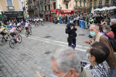 Imágenes de la salida desde Pamplona y del desarrollo de la segunda etapa entre Pamplona y Lekunberri.