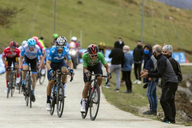 Imágenes de la salida desde Pamplona y del desarrollo de la segunda etapa entre Pamplona y Lekunberri.