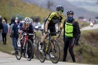 Imágenes de la salida desde Pamplona y del desarrollo de la segunda etapa entre Pamplona y Lekunberri.