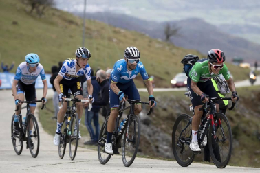 Imágenes de la salida desde Pamplona y del desarrollo de la segunda etapa entre Pamplona y Lekunberri.