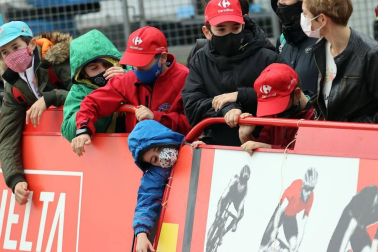 Imágenes de la salida desde Pamplona y del desarrollo de la segunda etapa entre Pamplona y Lekunberri.