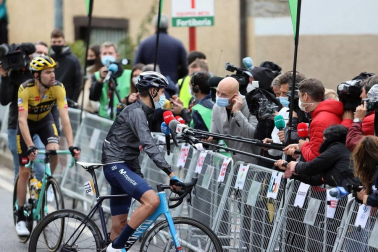 Imágenes de la salida desde Pamplona y del desarrollo de la segunda etapa entre Pamplona y Lekunberri.