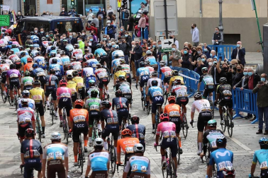 Imágenes de la salida desde Pamplona y del desarrollo de la segunda etapa entre Pamplona y Lekunberri.