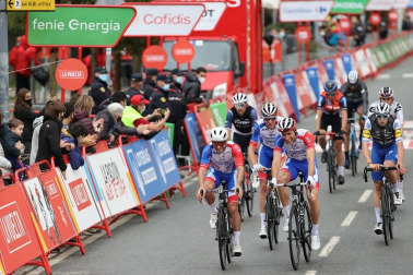 Imágenes de la salida desde Pamplona y del desarrollo de la segunda etapa entre Pamplona y Lekunberri.