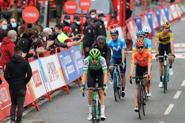 Imágenes de la salida desde Pamplona y del desarrollo de la segunda etapa entre Pamplona y Lekunberri.