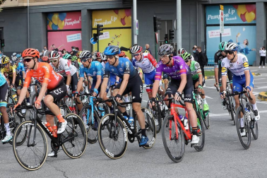 Imágenes de la salida desde Pamplona y del desarrollo de la segunda etapa entre Pamplona y Lekunberri.