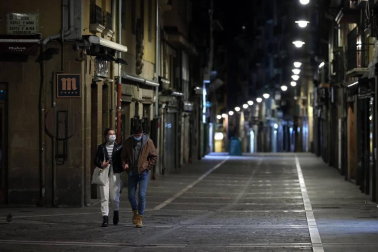 Imágenes de la primera jornada de confinamiento perimetral de la Comunidad foral, que los navarros viven con cierta normalidad pero con muchas dudas sobre qué pueden hacer o no en esta nueva fase de restricciones, encaminadas a reducir la tasa de contagio de coronavirus.