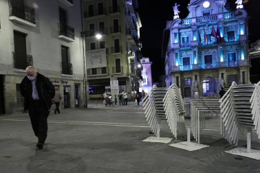 Imágenes de la primera jornada de confinamiento perimetral de la Comunidad foral, que los navarros viven con cierta normalidad pero con muchas dudas sobre qué pueden hacer o no en esta nueva fase de restricciones, encaminadas a reducir la tasa de contagio de coronavirus.