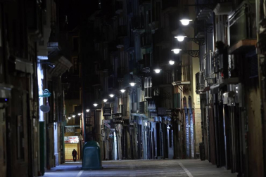 Imágenes de la primera jornada de confinamiento perimetral de la Comunidad foral, que los navarros viven con cierta normalidad pero con muchas dudas sobre qué pueden hacer o no en esta nueva fase de restricciones, encaminadas a reducir la tasa de contagio de coronavirus.