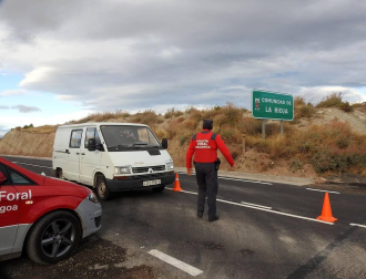 Imágenes de la primera jornada de confinamiento perimetral de la Comunidad, que los navarros viven con cierta normalidad pero con muchas dudas sobre qué pueden hacer o no en esta nueva fase de restricciones, encaminadas a reducir la tasa de contagio de coronavirus.