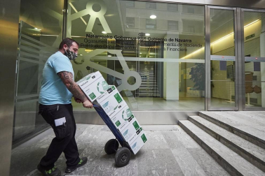 Los navarros viven este jueves la primera jornada de confinamiento perimetral de la Comunidad con cierta normalidad pero con muchas dudas sobre qué pueden hacer o no en esta nueva fase de restricciones, encaminadas a reducir la tasa de contagio de coronavirus.
