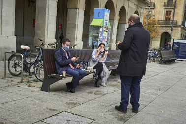 Los navarros viven este jueves la primera jornada de confinamiento perimetral de la Comunidad con cierta normalidad pero con muchas dudas sobre qué pueden hacer o no en esta nueva fase de restricciones, encaminadas a reducir la tasa de contagio de coronavirus.