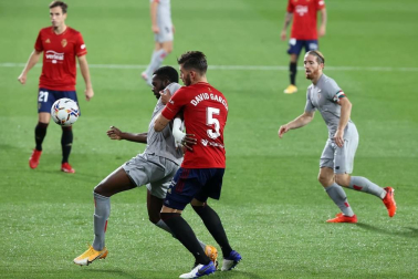 Galería de fotos del partido entre Osasuna y Athletic, que ha terminado con victoria rojilla por 1-0 el día de la celebración del centenario del club.