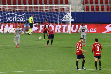Galería de fotos del partido entre Osasuna y Athletic, que ha terminado con victoria rojilla por 1-0 el día de la celebración del centenario del club.