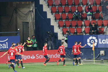 Galería de fotos del partido entre Osasuna y Athletic, que ha terminado con victoria rojilla por 1-0 el día de la celebración del centenario del club.