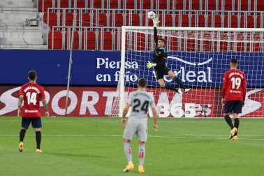 Galería de fotos del partido entre Osasuna y Athletic, que ha terminado con victoria rojilla por 1-0 el día de la celebración del centenario del club.