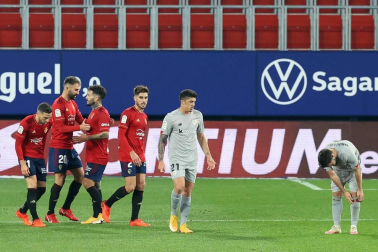 Galería de fotos del partido entre Osasuna y Athletic, que ha terminado con victoria rojilla por 1-0 el día de la celebración del centenario del club.