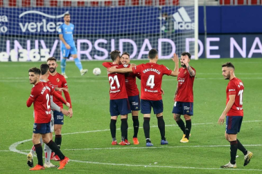 Galería de fotos del partido entre Osasuna y Athletic, que ha terminado con victoria rojilla por 1-0 el día de la celebración del centenario del club.