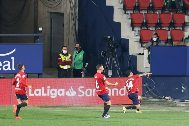 Galería de fotos del partido entre Osasuna y Athletic, que ha terminado con victoria rojilla por 1-0 el día de la celebración del centenario del club.