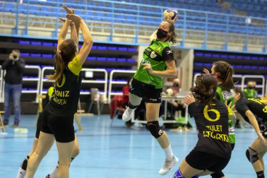 Emocionante choque entre los conjuntos de Villava y Barañáin que se saldó con triunfo de las de casa por un ajustado 26-25.