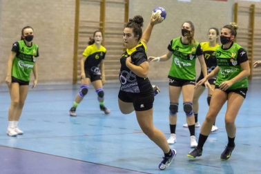 Emocionante choque entre los conjuntos de Villava y Barañáin que se saldó con triunfo de las de casa por un ajustado 26-25.
