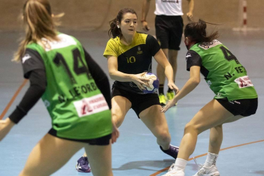 Emocionante choque entre los conjuntos de Villava y Barañáin que se saldó con triunfo de las de casa por un ajustado 26-25.