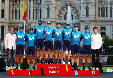 Fotos del podio final de la Vuelta a España 2020 y de su última etapa. Maillot rojo para Roglic y victoria de etapa para Ackermann