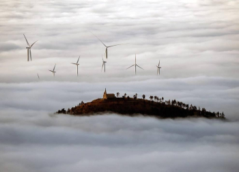 Un manto de nubes cubría la comarca de Pamplona en el amanecer de este jueves.