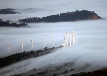 Un manto de nubes cubría la comarca de Pamplona en el amanecer de este jueves.