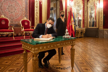 El presidente del Gobierno, Pedro Sánchez, acudió a Pamplona este viernes 13 de noviembre para reunirse con María Chivite y presentar el plan 'España Puede'.