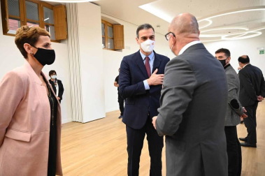 El presidente del Gobierno, Pedro Sánchez, acudió a Pamplona este viernes 13 de noviembre para reunirse con María Chivite y presentar el plan 'España Puede'.