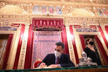 El presidente del Gobierno, Pedro Sánchez, acudió a Pamplona este viernes 13 de noviembre para reunirse con María Chivite y presentar el plan 'España Puede'.