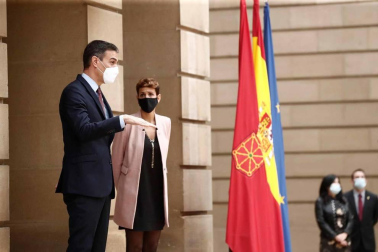 El presidente del Gobierno, Pedro Sánchez, acudió a Pamplona este viernes 13 de noviembre para reunirse con María Chivite y presentar el plan 'España Puede'.
