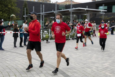 Decenas de corredores en las maratones solidarias A los Cuatro Vientos en Berriozar