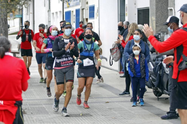 Decenas de corredores en las maratones solidarias A los Cuatro Vientos en Berriozar