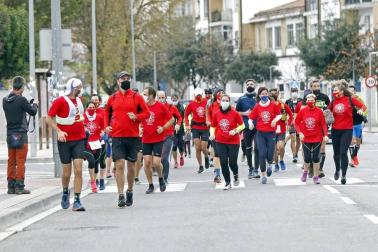 Decenas de corredores en las maratones solidarias A los Cuatro Vientos en Berriozar