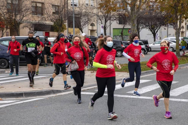 Decenas de corredores en las maratones solidarias A los Cuatro Vientos en Berriozar