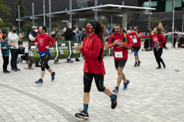 Decenas de corredores en las maratones solidarias A los Cuatro Vientos en Berriozar