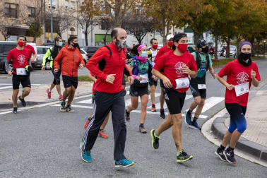 Decenas de corredores en las maratones solidarias A los Cuatro Vientos en Berriozar