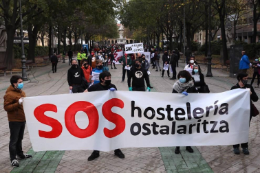 Una manifestación reclama en Pamplona un "rescate inmediato y real" para la hostelería