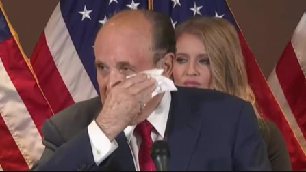 Rudy Giuliani, el abogado de Donald Trump 'suda tinta'