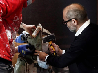 El artista madrileño Javier Viver muestra su obra efímera de estatuas de sal en el Museo Universidad de Navarra.