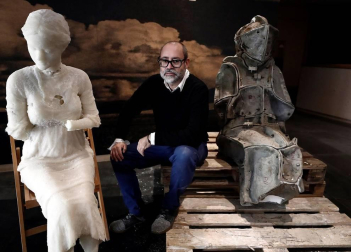 El artista madrileño Javier Viver muestra su obra efímera de estatuas de sal en el Museo Universidad de Navarra.