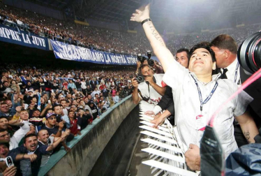DIego Armando Maradona, el 'Pelusa', exfutbolista argentino y entrenador de fútbol falleció este miércoles 25 de noviembre a causa de una parada cardiorrespiratoria a los 60 años de edad.