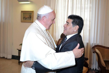 DIego Armando Maradona, el 'Pelusa', exfutbolista argentino y entrenador de fútbol falleció este miércoles 25 de noviembre a causa de una parada cardiorrespiratoria a los 60 años de edad.