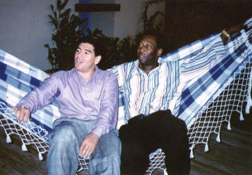 DIego Armando Maradona, el 'Pelusa', exfutbolista argentino y entrenador de fútbol falleció este miércoles 25 de noviembre a causa de una parada cardiorrespiratoria a los 60 años de edad.