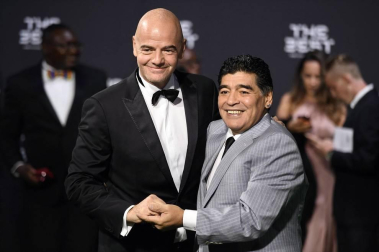DIego Armando Maradona, el 'Pelusa', exfutbolista argentino y entrenador de fútbol falleció este miércoles 25 de noviembre a causa de una parada cardiorrespiratoria a los 60 años de edad.