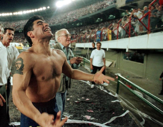 DIego Armando Maradona, el 'Pelusa', exfutbolista argentino y entrenador de fútbol falleció este miércoles 25 de noviembre a causa de una parada cardiorrespiratoria a los 60 años de edad.