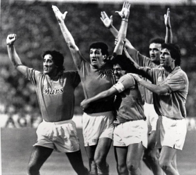 DIego Armando Maradona, el 'Pelusa', exfutbolista argentino y entrenador de fútbol falleció este miércoles 25 de noviembre a causa de una parada cardiorrespiratoria a los 60 años de edad.